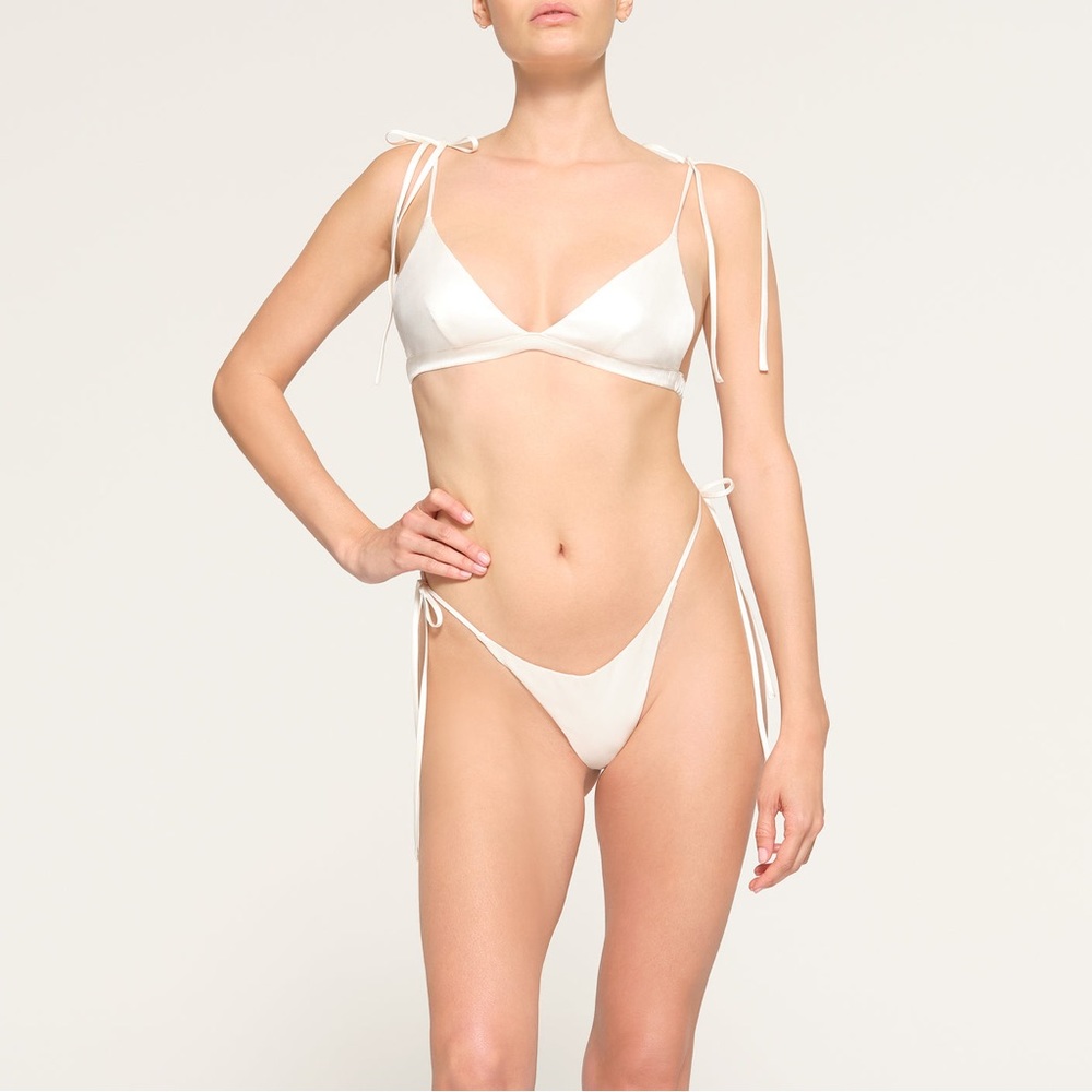 🤍SKIMS BRIDAL SILK THONG IN MARBLE M